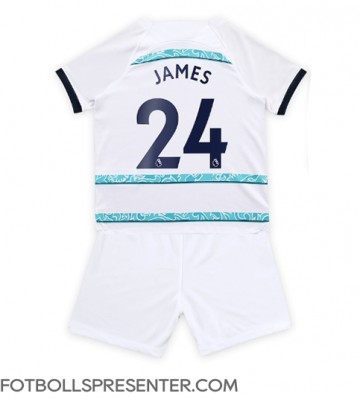 Chelsea Reece James #24 Bortatröja Barn 2022-23 Kortärmad (+ korta byxor)